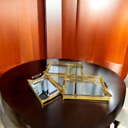 مضايف قزاز مع إطار ذهبي ومسكة يد مربع