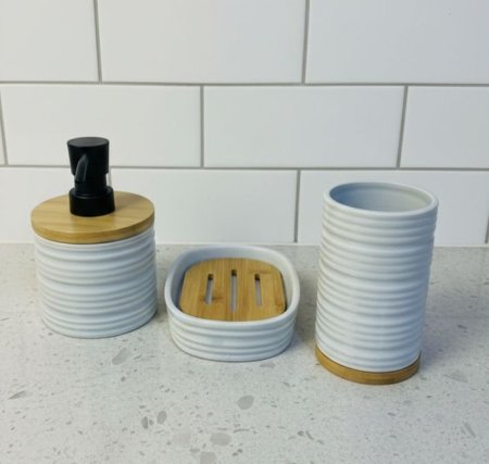 طقم مصابين حمام