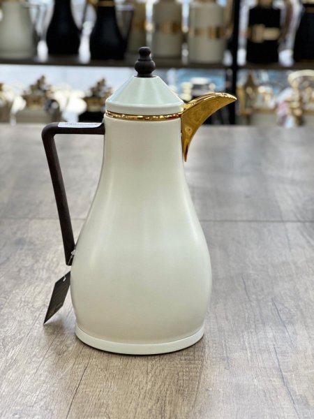 ابيض