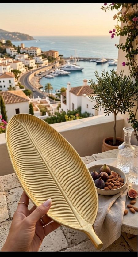 صحن تقديم ذهبي