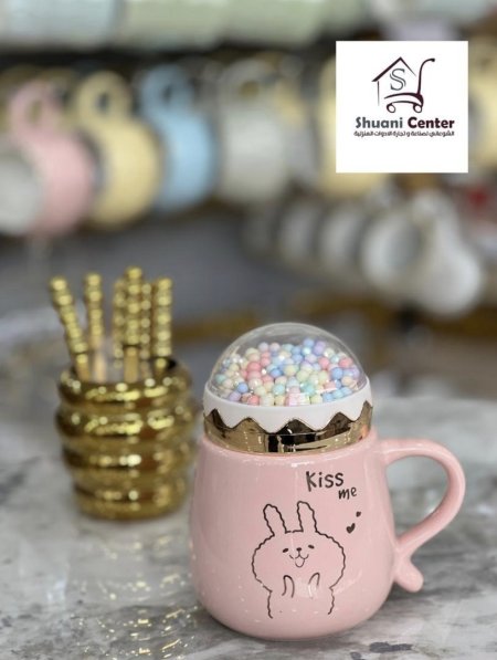 مج بورسلان مع غطاء كرات ملونة