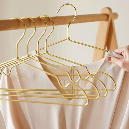 علاقة حديدية ذهبية أنيقة