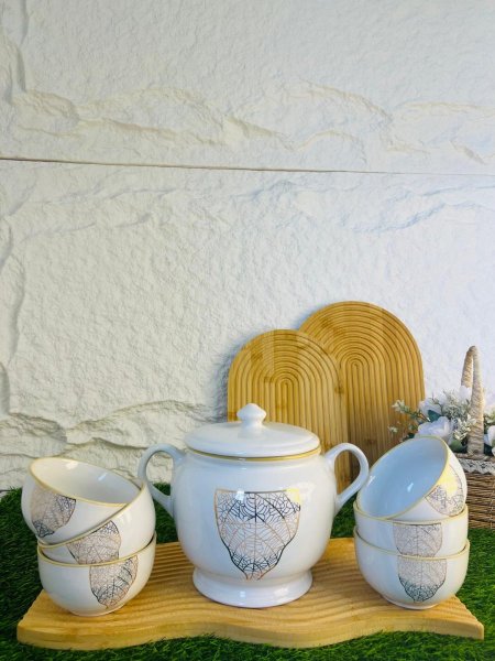 طقم طنجرة شوربا ابيض وذهبي  مع 6 زبادي مميز وانيق وراقي جدا لاصحاب الذوق الرفيع