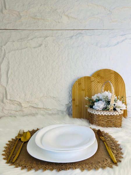 طقم صحون سفرة كامل بلونه الابيض المميز والانيق جدا لاصحاب الذوق الرفيع