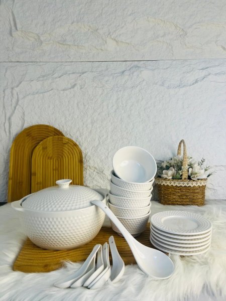 طقم مميز لشروبة طنجرة زجاجية بمغرفة و 6 معالق و6 زبادي و6 صحون أنيق جدا وجذاب ينقل سفرتك للفخامة