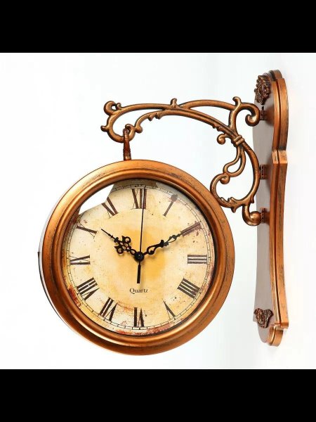 ساعة حائط جانبية مميزة باتجاهين جهة ارقام رومانية وجهة ارقام انجليزي  كلاسيك وفخمة لاصحاب الذوق العالي جدا