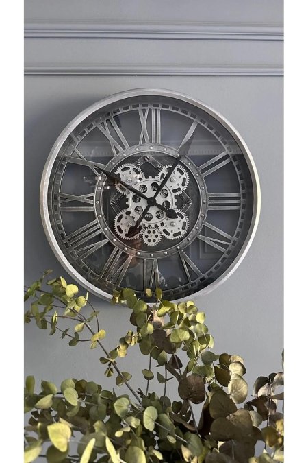 ساعة حائط رومانية بمسننات مميزة بلونها الجذاب المختلف الذي ينقل بيتك للفخامة