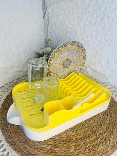 رف جلي بلاستيكي مميز عملي وسهل الاستخدام وأنيق في ذات الوقت