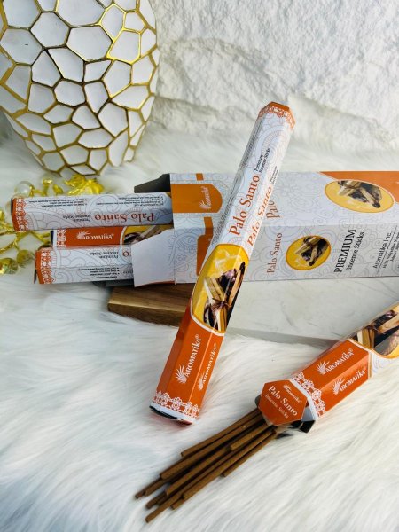 اعواد بخور بالو سانتو المميزة برائحتها الزكية الفواحة