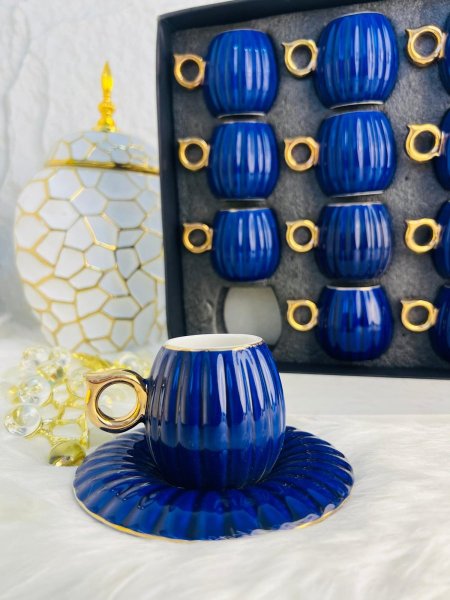 طقم فناجين نيلي وذهبي مميز جدا يتكون 24 قطعة فخمة وانيقة