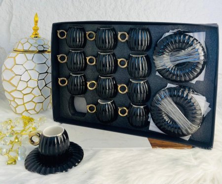 طقم فناجين قهوة اسود وذهبي فخم جدا يتكون من 24 قطعة انيقة وعصرية