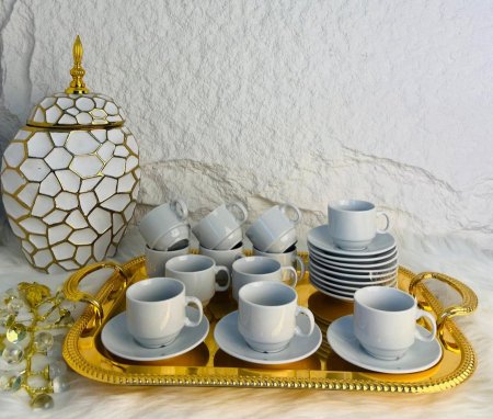 طقم فناجين قهوة ابيض كلاسيك يتكون  24 قطعة مميز وانيق وراقي جدا