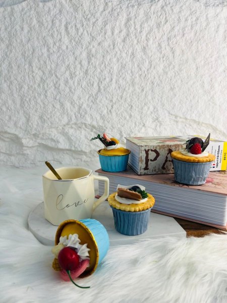 سوڤنير على شكل بوب كيك يعلق على الثلاجة مميز وانيق وراقي جدا (يحتوي على مغناطيس)