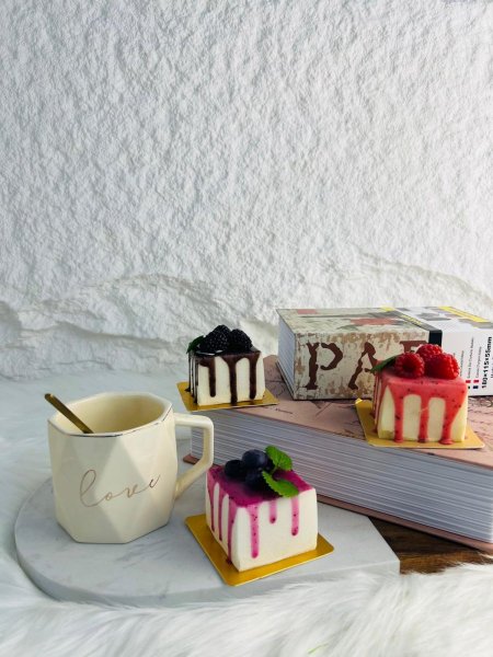 سوڤنير على شكل كيك بالفواكه يعلق على الثلاجة مميز وانيق وراقي جدا (يحتوي على مغناطيس)