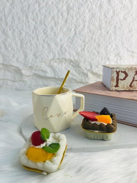 سوڤنير على شكل بوب كيك يعلق على الثلاجة مميز وانيق وراقي جدا (يحتوي على مغناطيس)