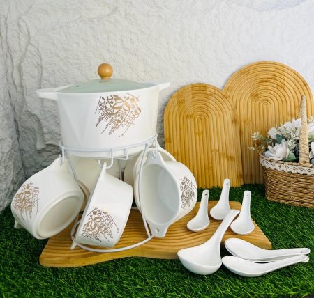 طقم شوربة مميز  طنجرة بغطاء مع 6 ملاعق ومغرفةو 6 زبادي أنيق وجذاب جدا وينقل سفرتك للفخامة