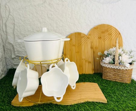 طقم شوربة مميزة طنجرة بغطاء مع 6 زبادي وستاند مميز وانيق وراقي جدا