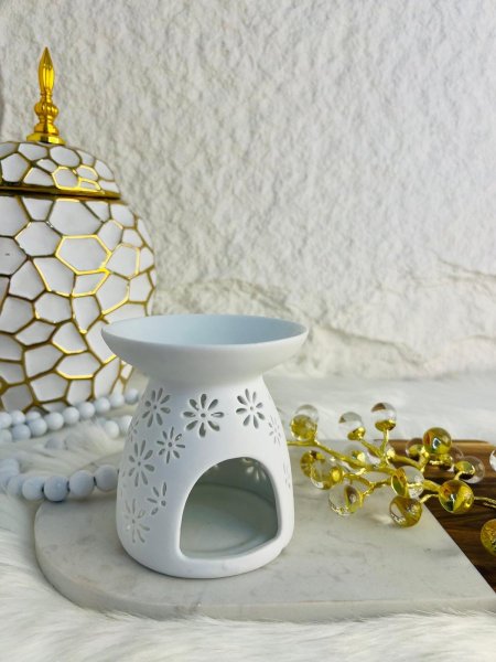 مبخرة زجاجية بيضاء اللون مميزة وانيقة وفخمة واضافة جميلة لبيتك