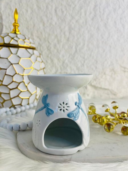 مبخرة زجاجية بيضاء اللون مع تداخل اللون الازرق السماوي مميزة وانيقة