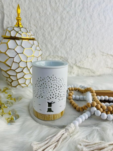 مبخرة زجاجية بيضاء مع قاعدة لون خشبي مميزة وانيقة وفخمة