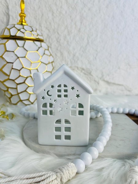 مبخرة زجاجية بيضاء اللون مميزة وانيقة وفخمة على شكل بيت