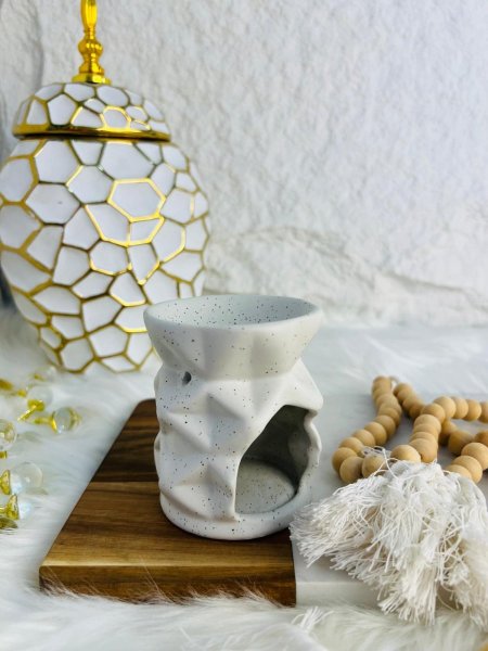 مبخرة زجاجية بيضاء اللون مميزة وانيقة وفخمة لاصحاب الذوق الرفيع