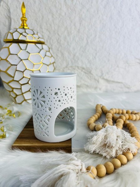 مبخرة زجاجية بيضاء اللون مميزة وانيقة وفخمة واضافة جميلة لبيتك