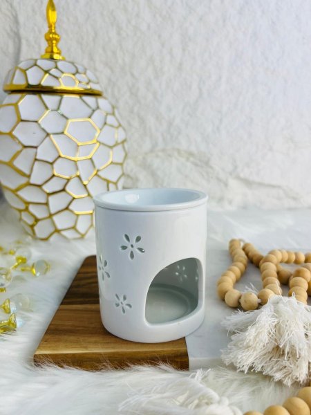 مبخرة زجاجية بيضاء اللون مميزة وانيقة وفخمة واضافة جميلة لبيتك