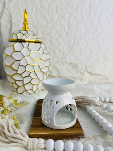 مبخرة زجاجية بيضاء اللون مميزة وانيقة وفخمة واضافة جميلة لبيتك