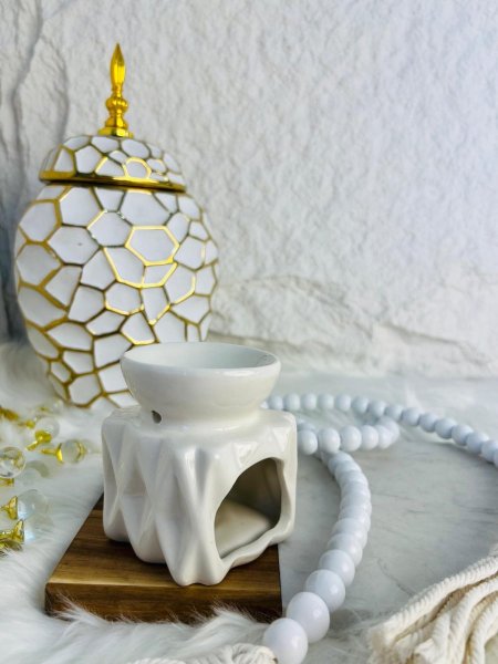 مبخرة زجاجية بيضاء اللون مميزة وانيقة وفخمة واضافة جميلة لبيتك