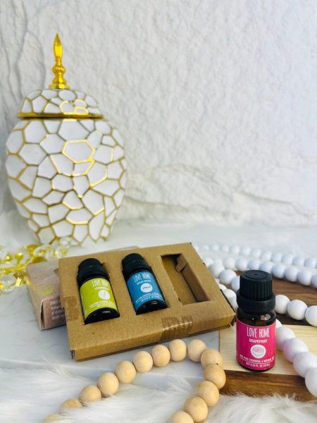 طقم علب زيت عطري مميز وذو رائحة عطرية قوية ومميزة