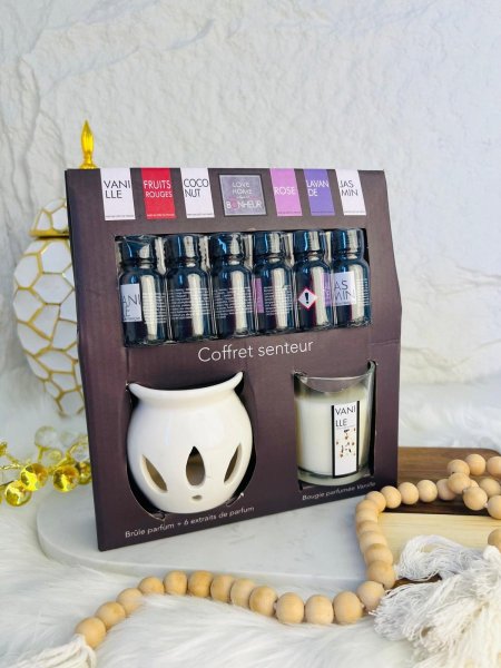 طقم فاخر جدا يتكون من مبخرة وشمعة زجاجية مميزة وزيوت عطرية فخمة لاصحاب الذوق العالي جدا