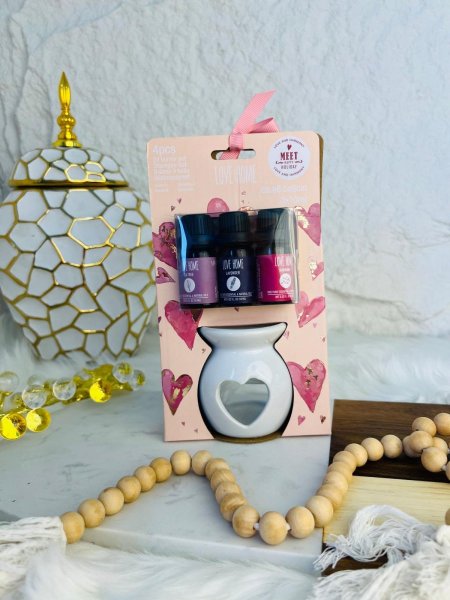 طقم مبخرة مميزة مع زيوت عطرية فاخرة برائحة فواحة وجميلة جدا لاصحاب الذوق العالي