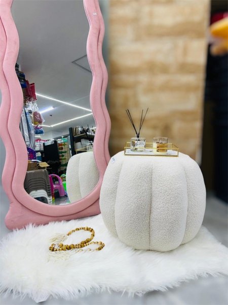 كرسي قماشي ابيض على شكل بذور اليقطين مميز وفخم لاصحاب الذوق العالي جدا