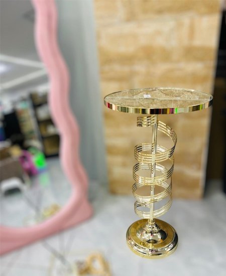 طاولة ديكور ذهبية مميزة فخمة وأنيقة لاصحاب الذوق الرفيع