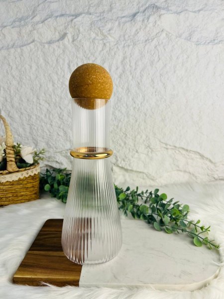 شاف مميز وأنيق بلمسة ذهبية عصرية ومبتكرة بغطاء على شكل طابة خشبية مختلف وفريد من نوعه لاصحاب الذوق الرفيع