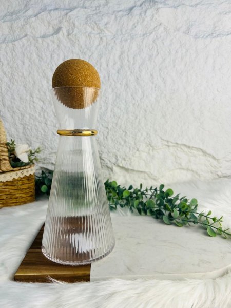 شاف زجاجي مميز جدا بغطاء خشبي على شكل طابة أنيق وجذاب وفخم لاصحاب الذوق الرفيع