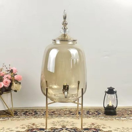 شاف زجاجي كبير مميز بقاعدة ذهبية وفخمة عملي وجذاب وفخم لاصحاب الذوق الرفيع