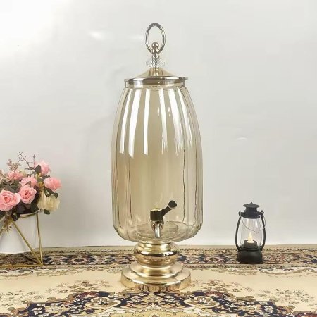 شاف زجاجي كبير مميز بقاعدة ذهبية فخمة وأنيقة لاصحاب الذوق الرفيع