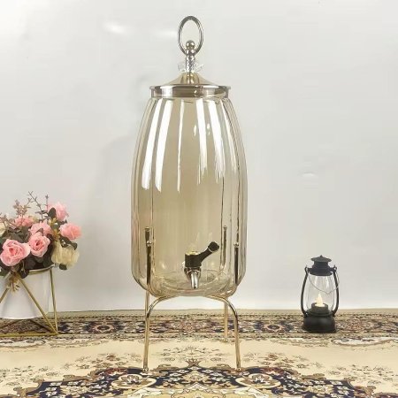 شاف زجاجي كبير مميز بقاعدة ذهبية فخمة وأنيقة لاصحاب الذوق الرفيع