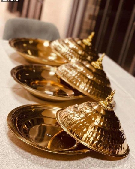 جاط تقديم بغطاء باللون الذهبي أنيق وجذاب وفخم