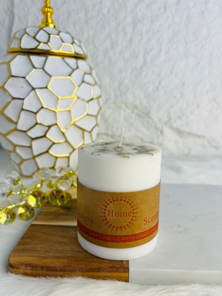 شمعة ممزوجة بالاعشاب مميزة وصحية للأشخاص الذين يعتنون بالتفاصيل الصغيرة