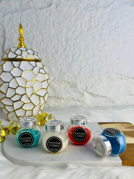 شمع عطري مميز وفخم وذو رائحة فواحة وأنيقة بمرتبان زجاجي وغطاء صناعة يديوية ممتازة