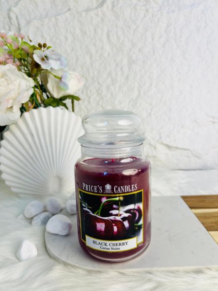 شمعة عطرية برائحة الكرز المميزة و الفواحة جدا