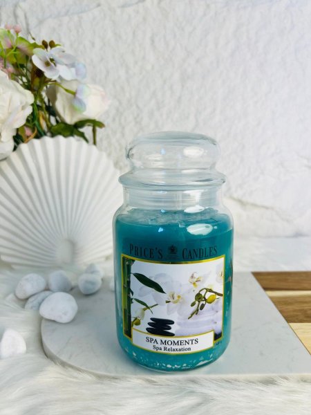 شمعة عطرية برائحة مميزة للاسترخاء والراحة انيقةو فواحة جدا