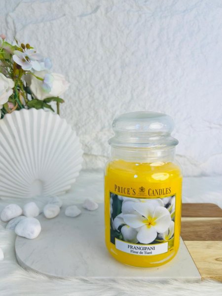 شمعة عطرية برائحة فرانجيباتي  المميزة و الفواحة جدا