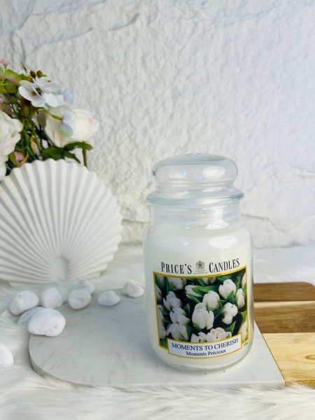 شمعة عطرية برائحة التي لا تنسى  المميزة و الفواحة جدا