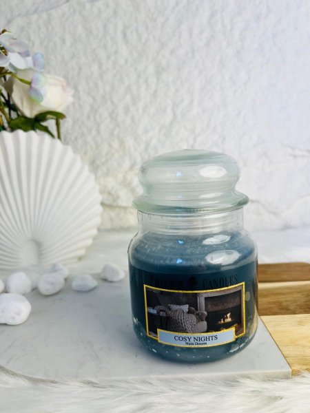 شمعة عطرية برائحة الدافئة المميزة و الفواحة جدا