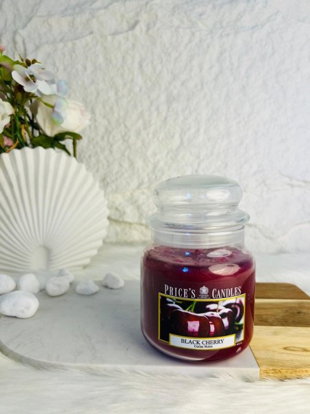 شمعة عطرية برائحة الكرز المميزة و الفواحة جدا