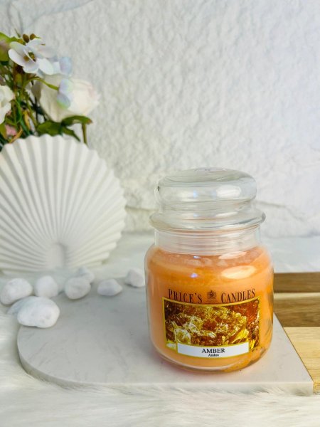 شمعة عطرية برائحة العنبر المميزة و الفواحة جدا